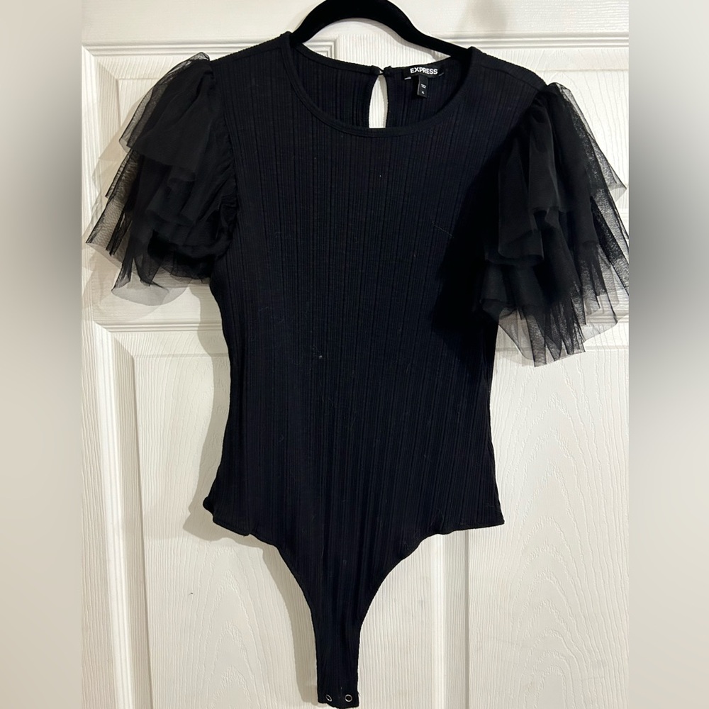 Tulle ruffle sleeved bodysuit.